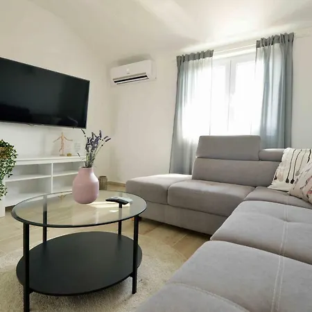 Enida Apartment *
