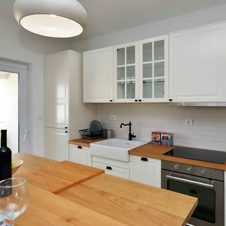 Enida Apartment *